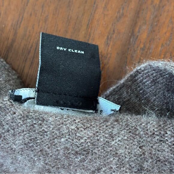 C by Bloomingdale’s Cashmere cardigan XS - Picture 5 of 5